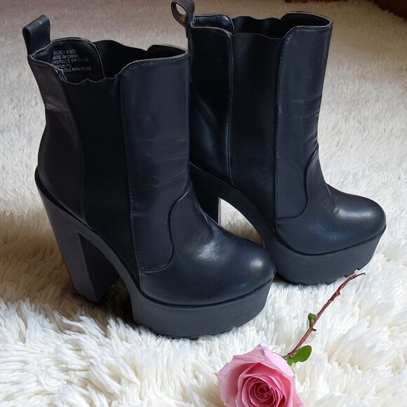 JustFab Black Ankle Boots - Picture 4 of 15
